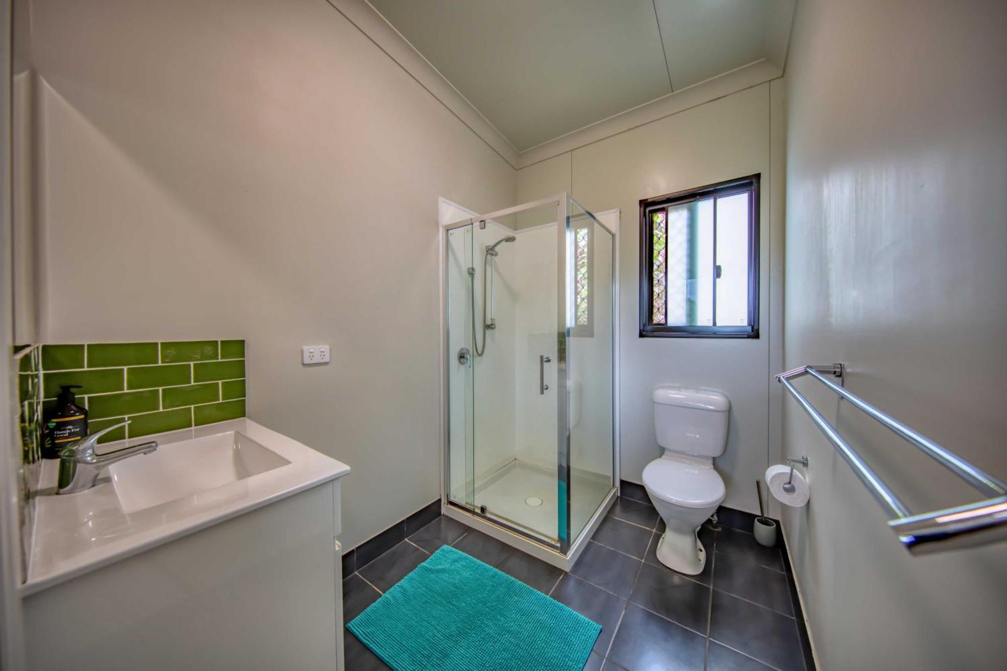 Mena Creek Flower House Rom bilde